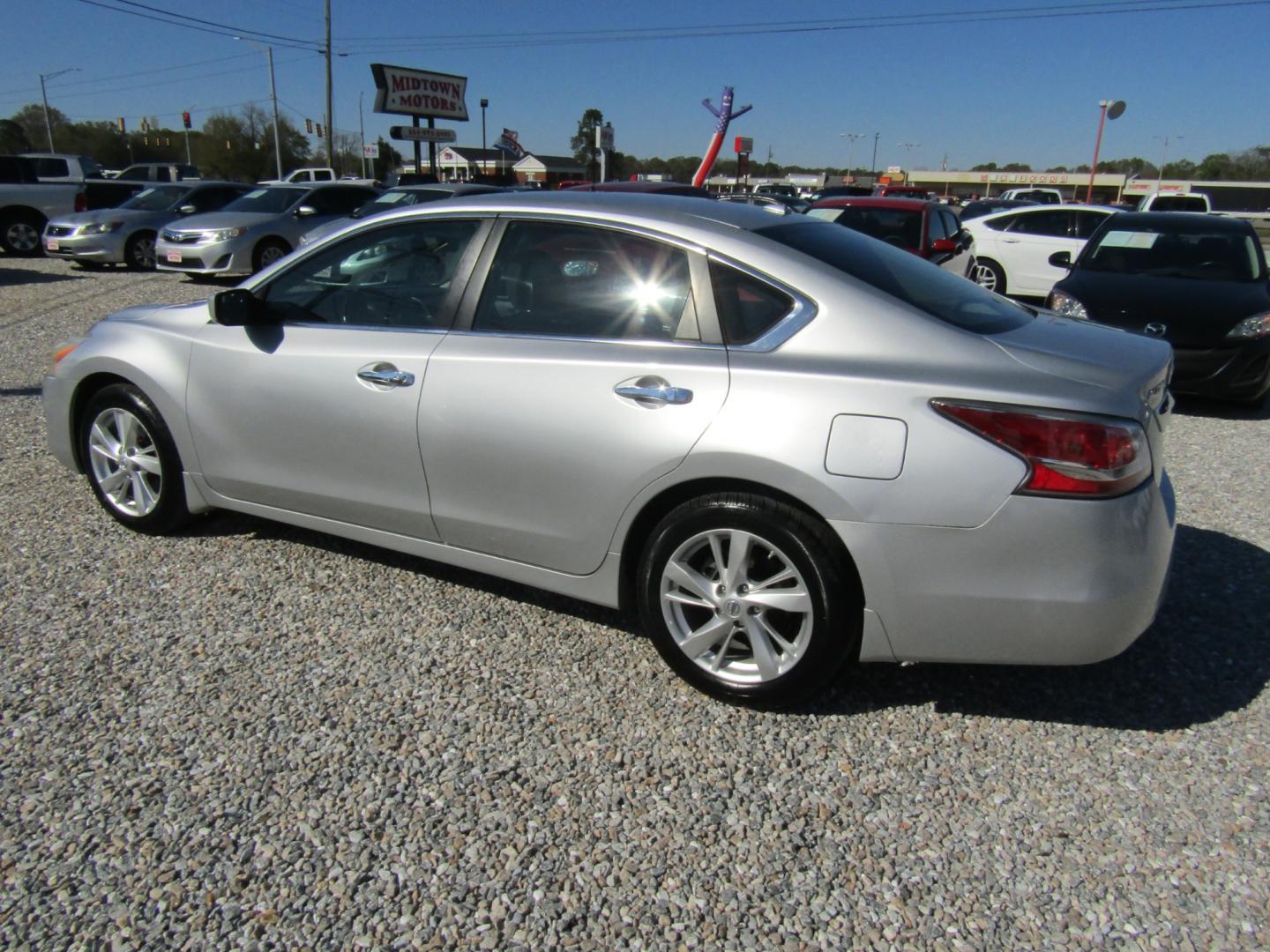 2014 Silver /Gray Nissan Altima 2.5 SL (1N4AL3AP9EC) with an 2.5L L4 DOHC 16V engine, Automatic transmission, located at 15016 S Hwy 231, Midland City, AL, 36350, (334) 983-3001, 31.306210, -85.495277 - Photo#5